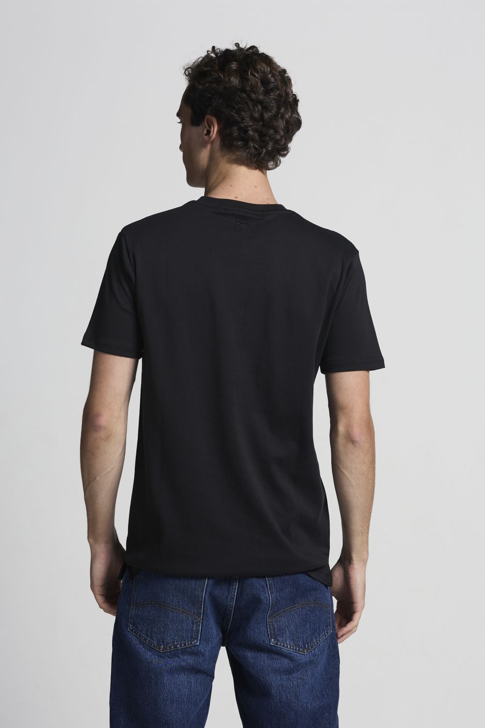 Jaris Tee Black
