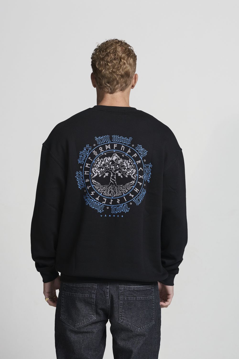 Lindome Sweater Black
